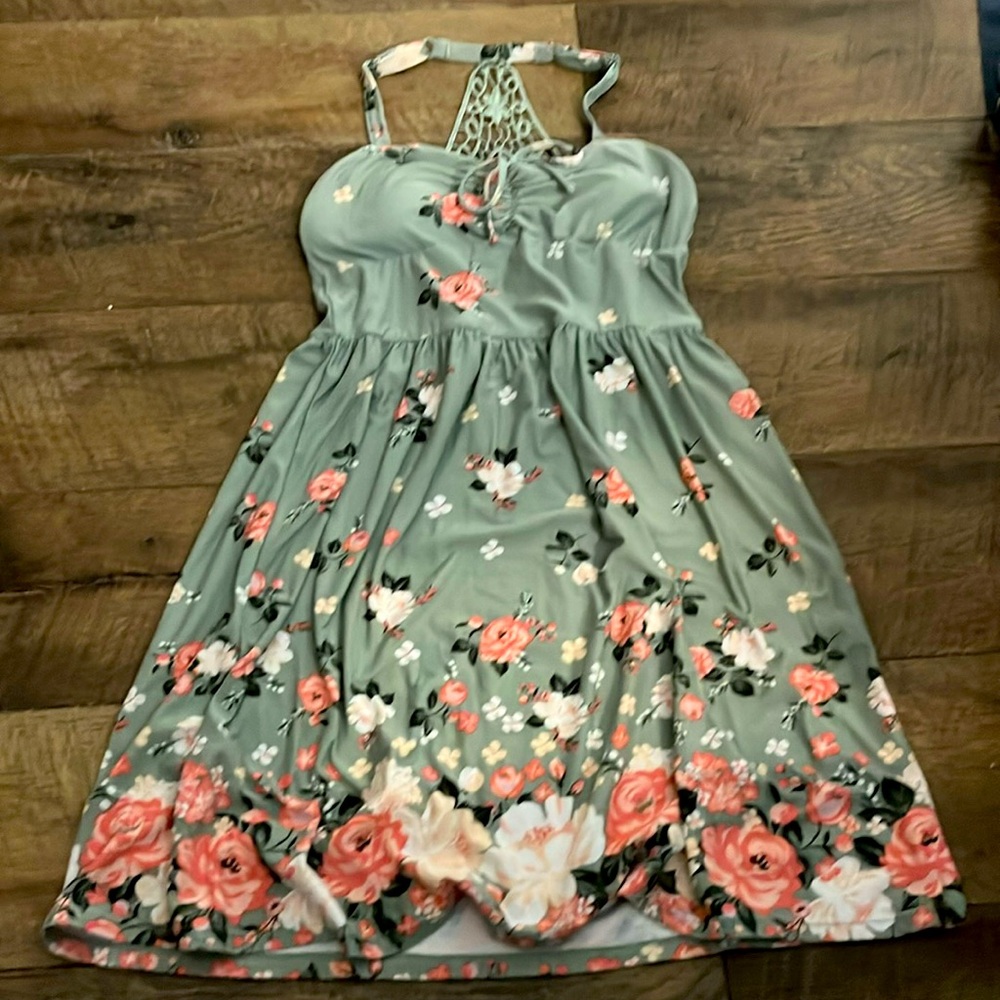 S, green floral dress